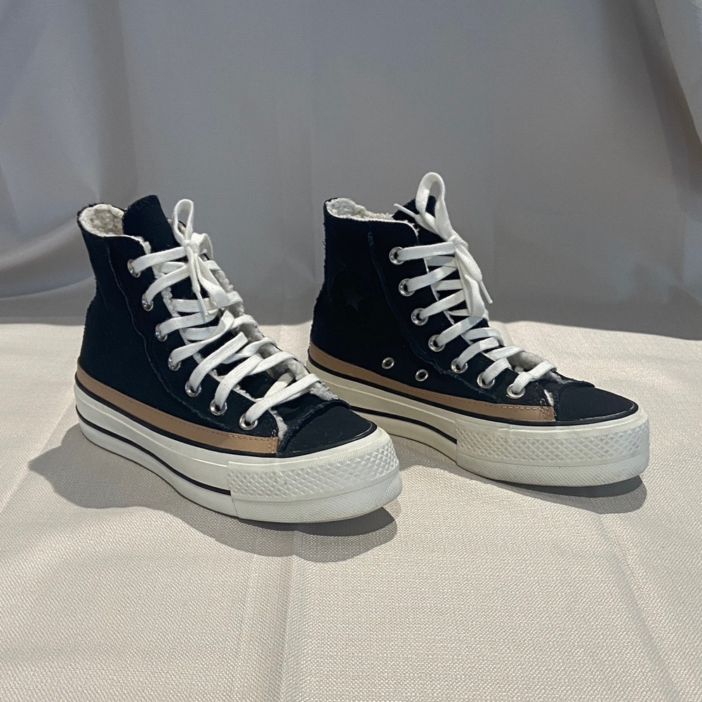 Converse All Star Black and White Women’s High-Tops Platform Sneakers. Size 5.